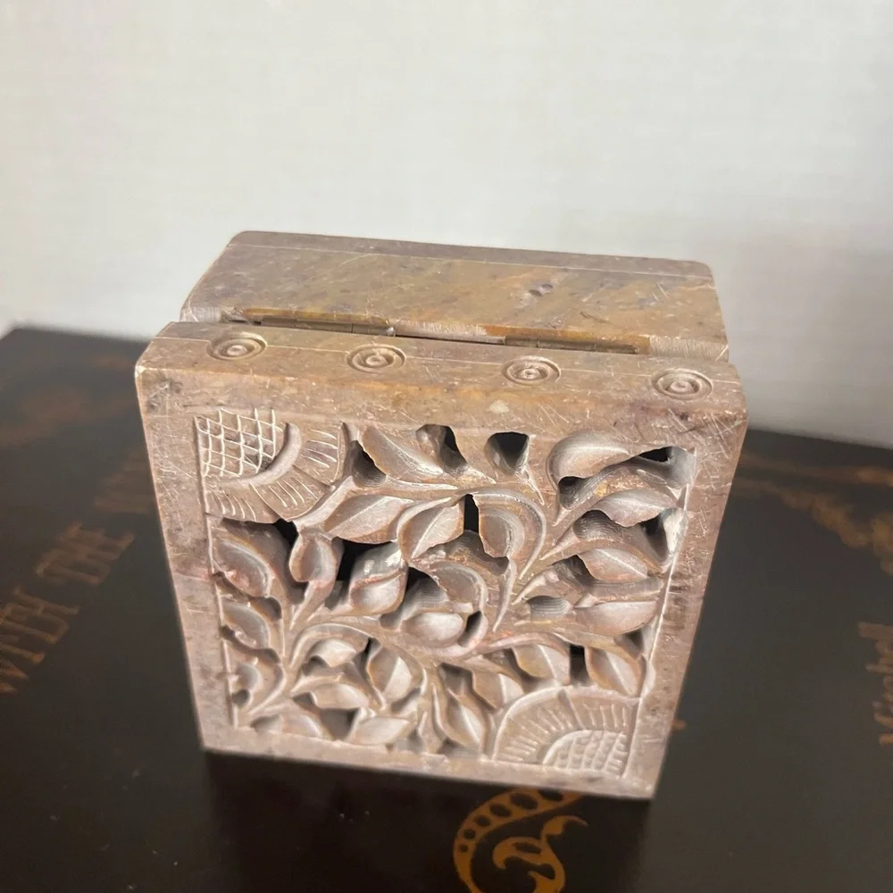 Vintage Etched/Carved Stone Trinket Box Floral Lattice Hinged Jewelry Box Brown‎